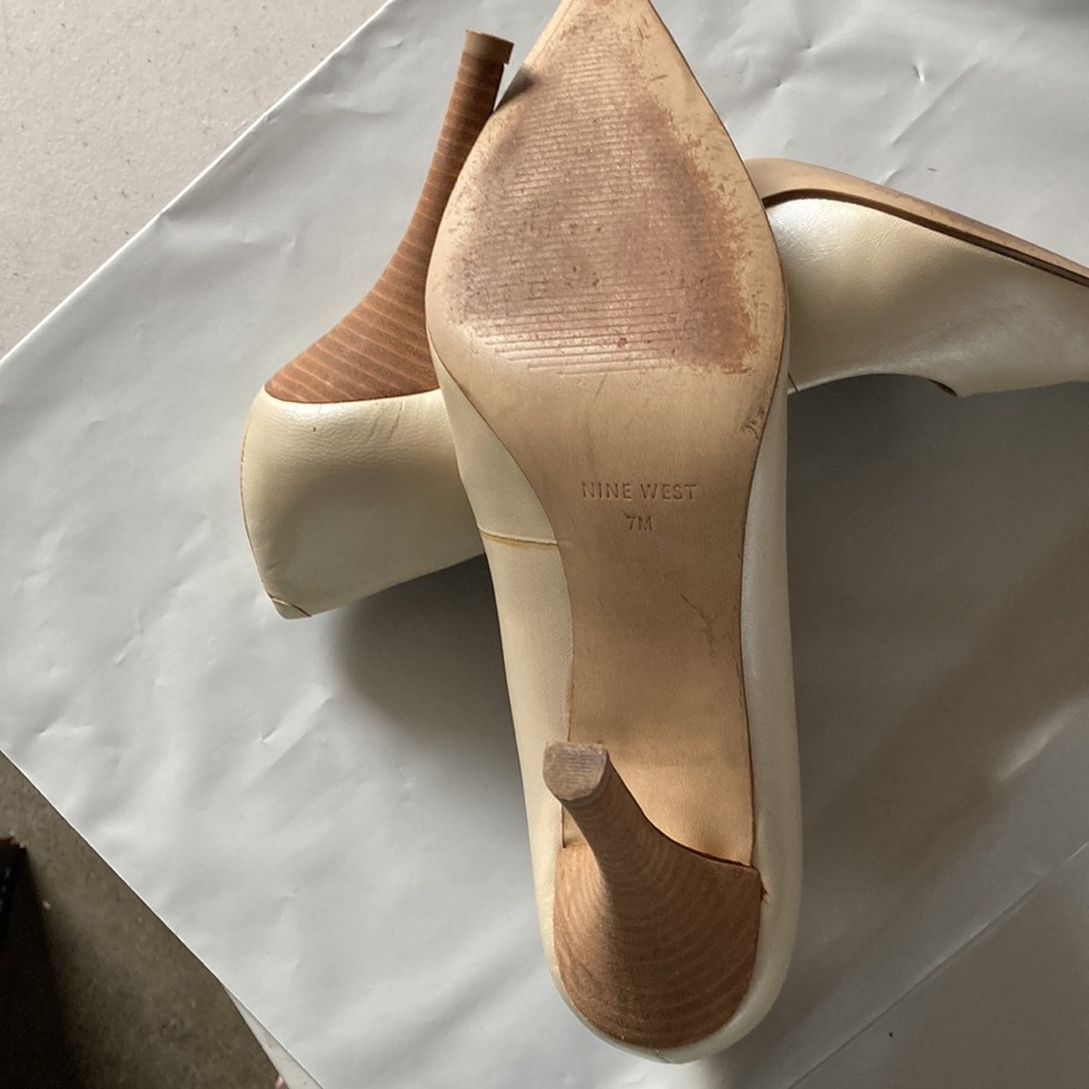 Heels - Picture 4 of 4